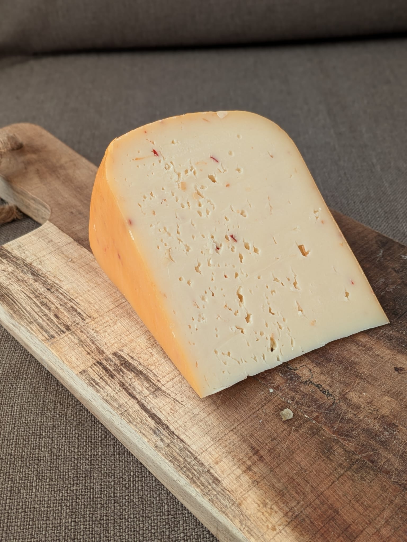 ui knoflook kaas op plank